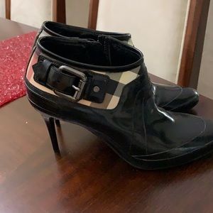 Burberry shoe boots Size 8
